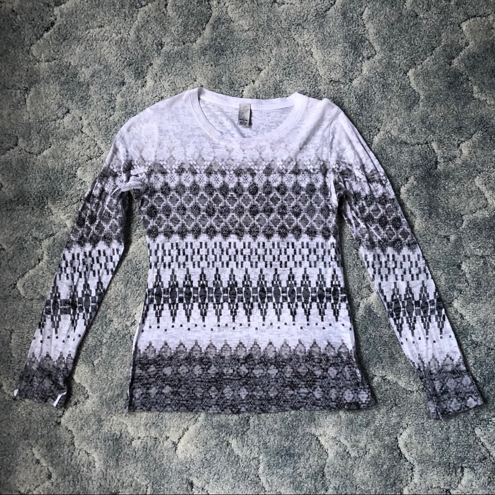 Prana Gray and White Patterned Long-Sleeve Top